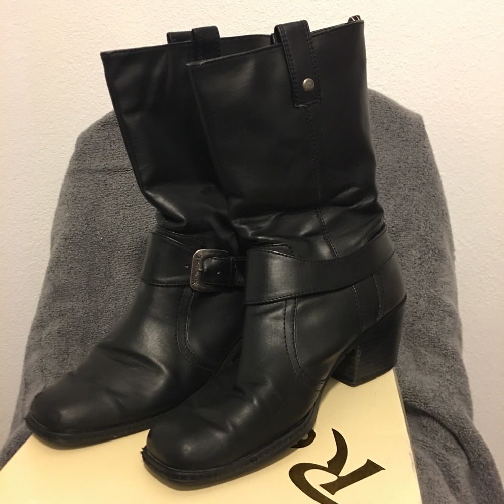 Women’s black boots